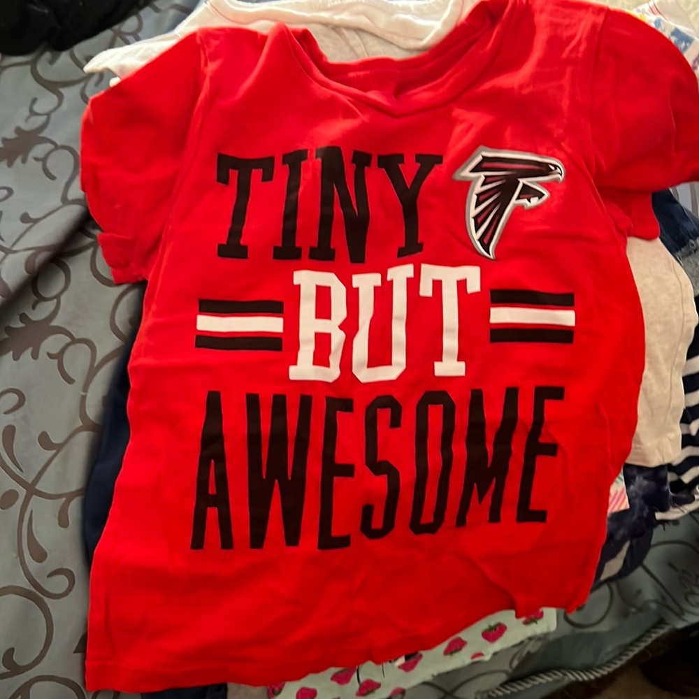 Girls shirts, dresses, leggings and shorts (14 items total)